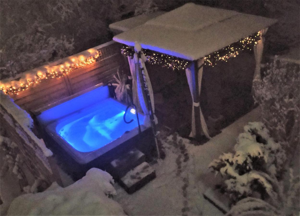 Mediterran-Skandinavisch - Outdoorwhirlpool Ganzjaehrig Burgthann Extérieur photo