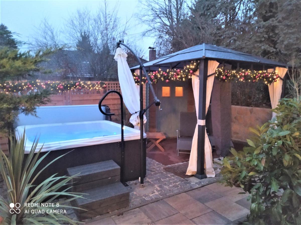 Mediterran-Skandinavisch - Outdoorwhirlpool Ganzjaehrig Burgthann Extérieur photo